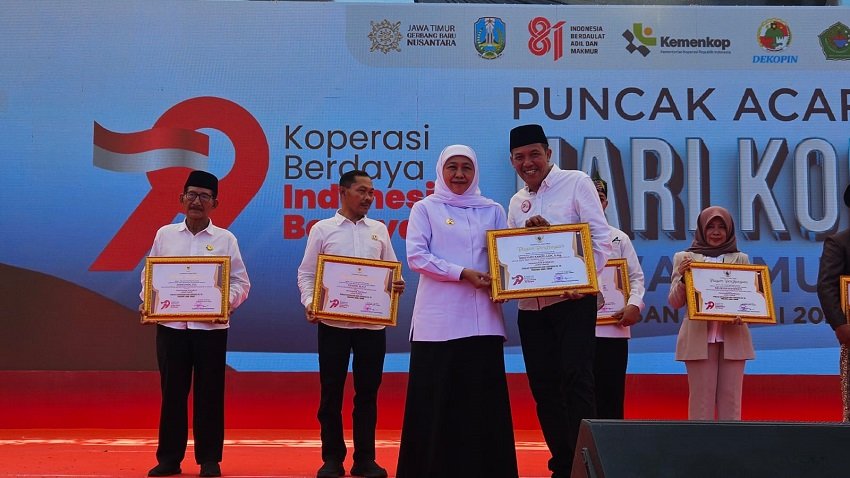 Gambar BMT NU Jatim Torehkan Prestasi, H. Masyudi Dinobatkan Sebagai Penggerak Koperasi Jawa Timur 2026